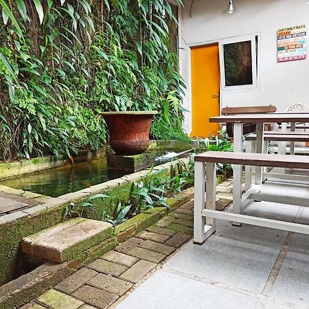 Jeng Tini Guest House Богор Экстерьер фото
