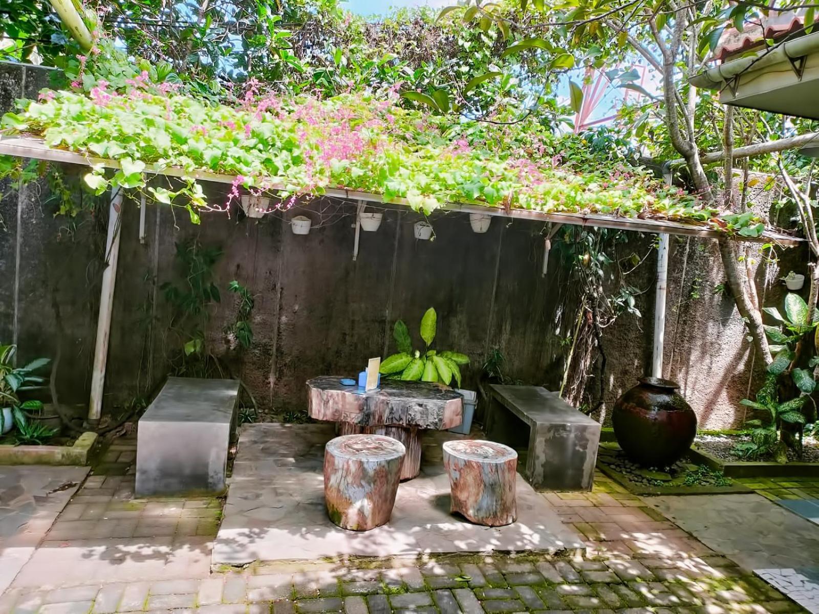 Jeng Tini Guest House Богор Экстерьер фото