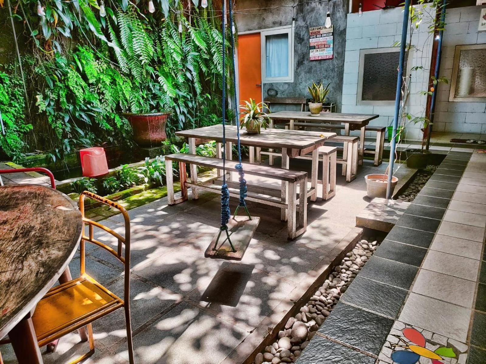 Jeng Tini Guest House Богор Экстерьер фото