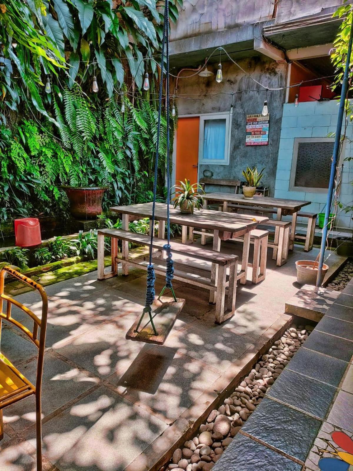 Jeng Tini Guest House Богор Экстерьер фото