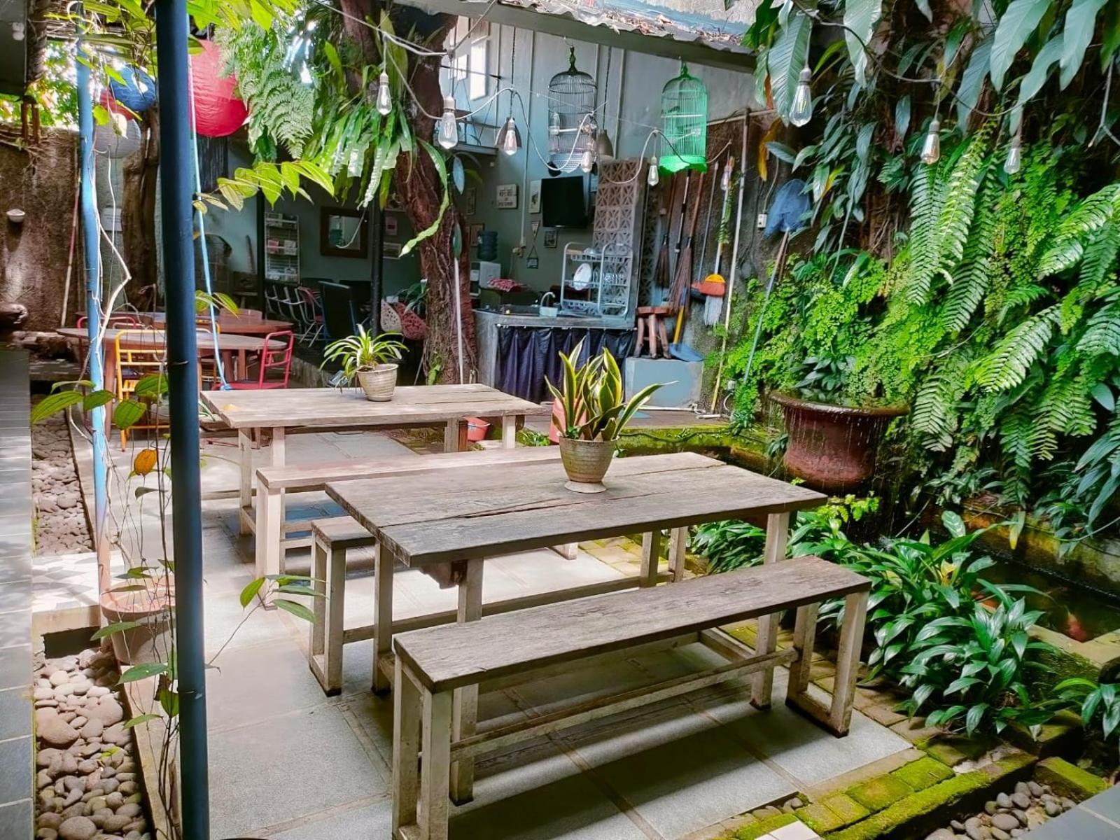 Jeng Tini Guest House Богор Экстерьер фото