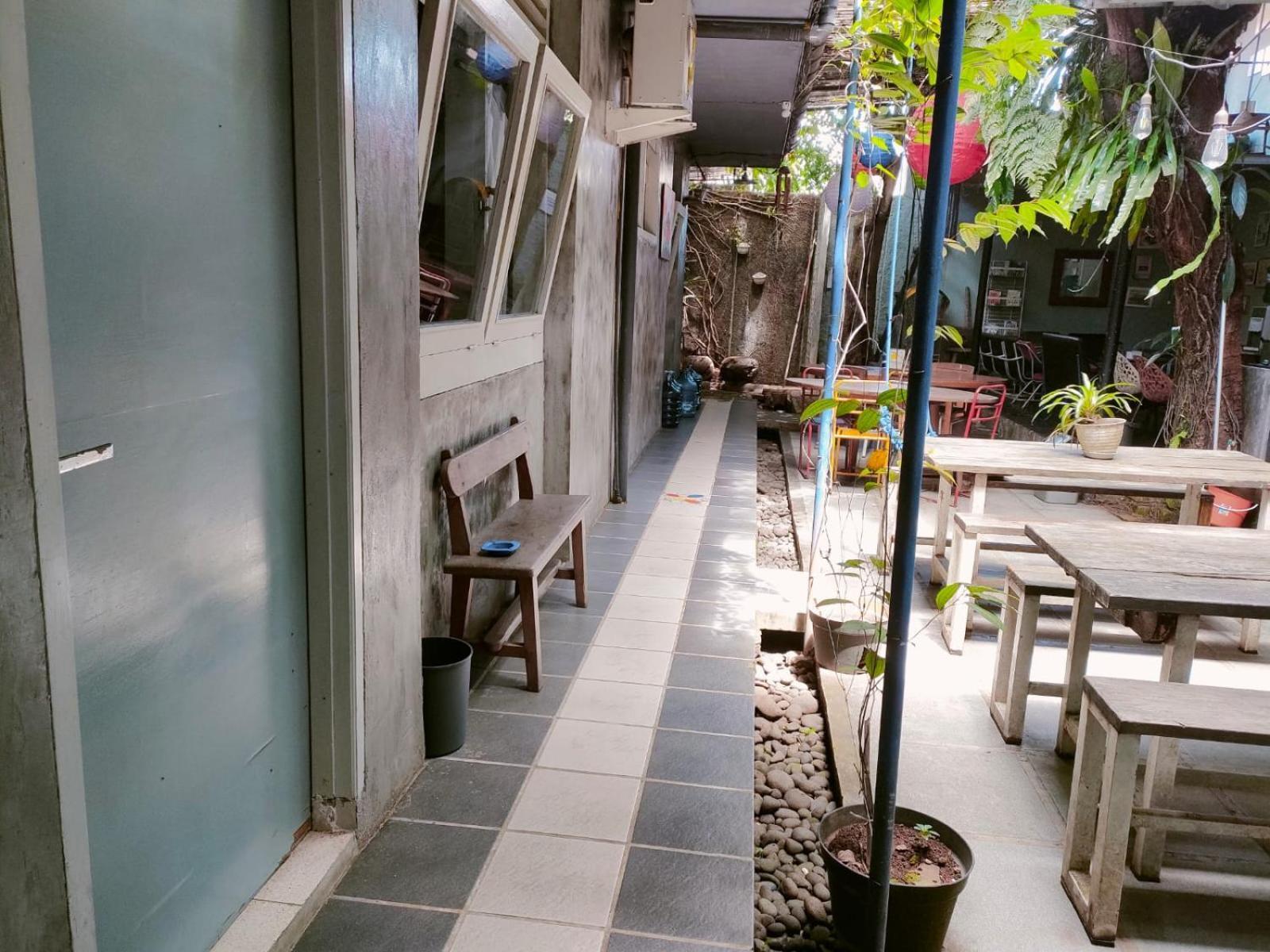Jeng Tini Guest House Богор Экстерьер фото