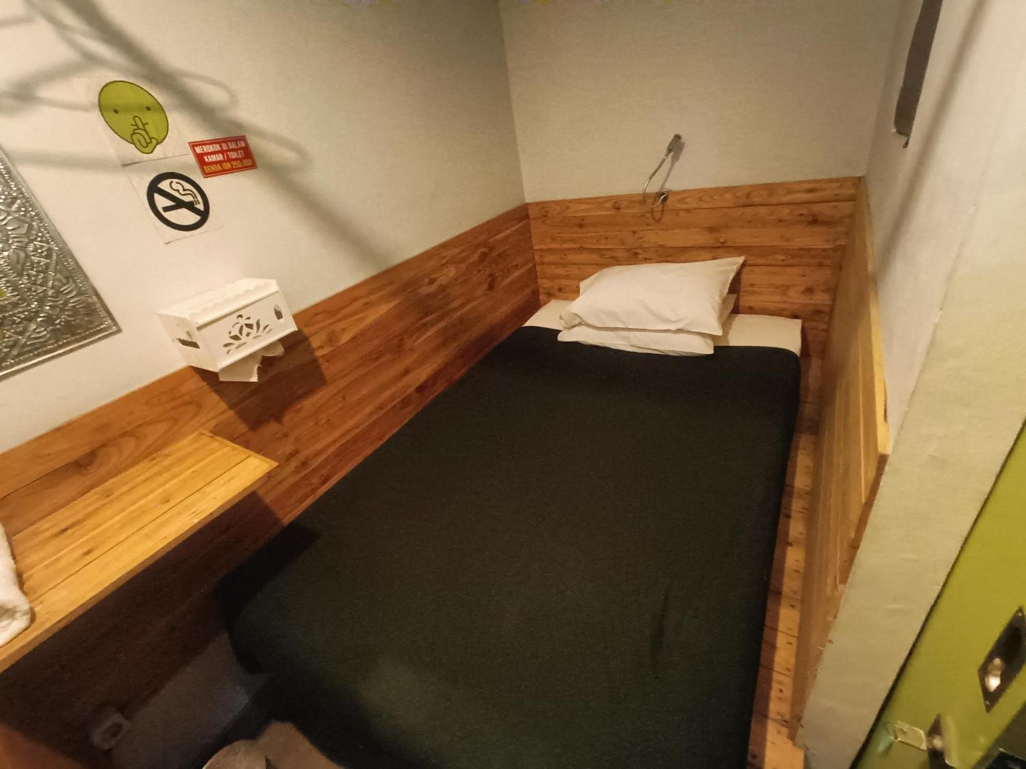 Jeng Tini Guest House Богор Экстерьер фото