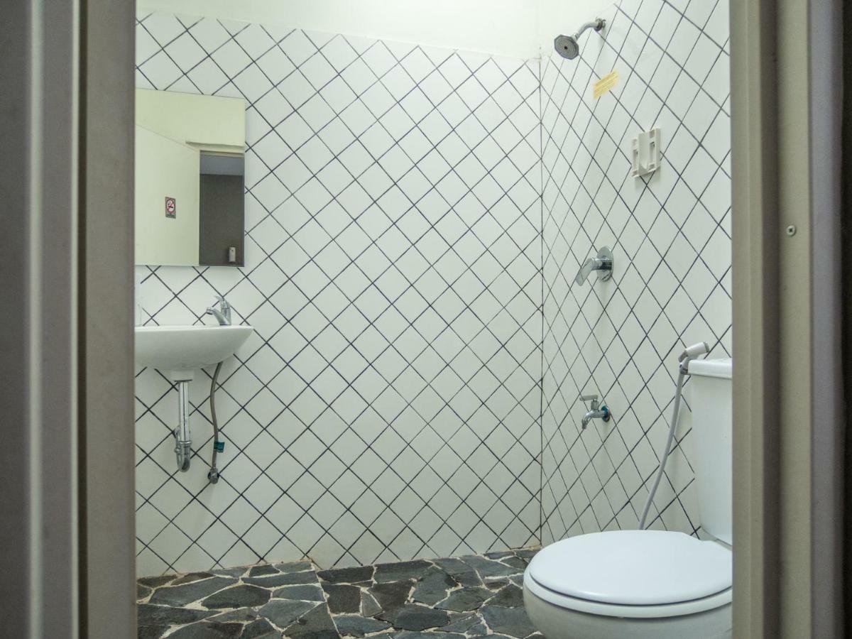 Jeng Tini Guest House Богор Экстерьер фото